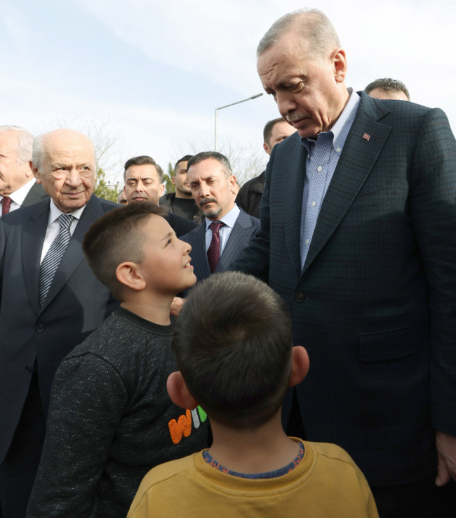 Cumhurbaşkanı Erdoğan, Afşin'de çadır kenti ziyaret etti